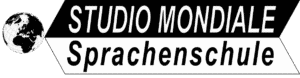 Das Bild zeigt ein Logo, das den Schriftzug „Studio MONDIALE Sprachenschule“ enthält. Das gesamte Design ist schlicht, mit einem starken Kontrast aus Schwarz und Weiß, was das Logo klar und leicht verständlich macht. Der Schriftzug „Studio MONDIALE“ ist in großen, fettgedruckten Buchstaben oben und steht in einem modernen Schriftstil in Weiß auf schwarzem Hintergrund. Darunter steht „Sprachenschule“ in Schwarz auf weißem Hintergrund in kleineren, aber ebenfalls gut lesbaren Buchstaben. Links vom Schriftzug ist ein Symbol einer Erdkugel, die in einem einfachen, schwarz-weißen Design dargestellt ist. Die Erdkugel ist auf der linken Seite des Schriftzugs platziert und symbolisiert den internationalen Aspekt des Unternehmens.